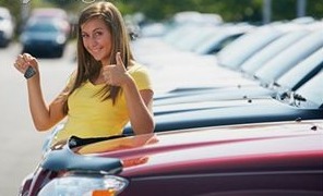 donna_parcheggio_296