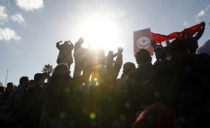 manifestazioni_tunisia_bandiera_296