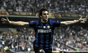 milito_festeggia_champions_296